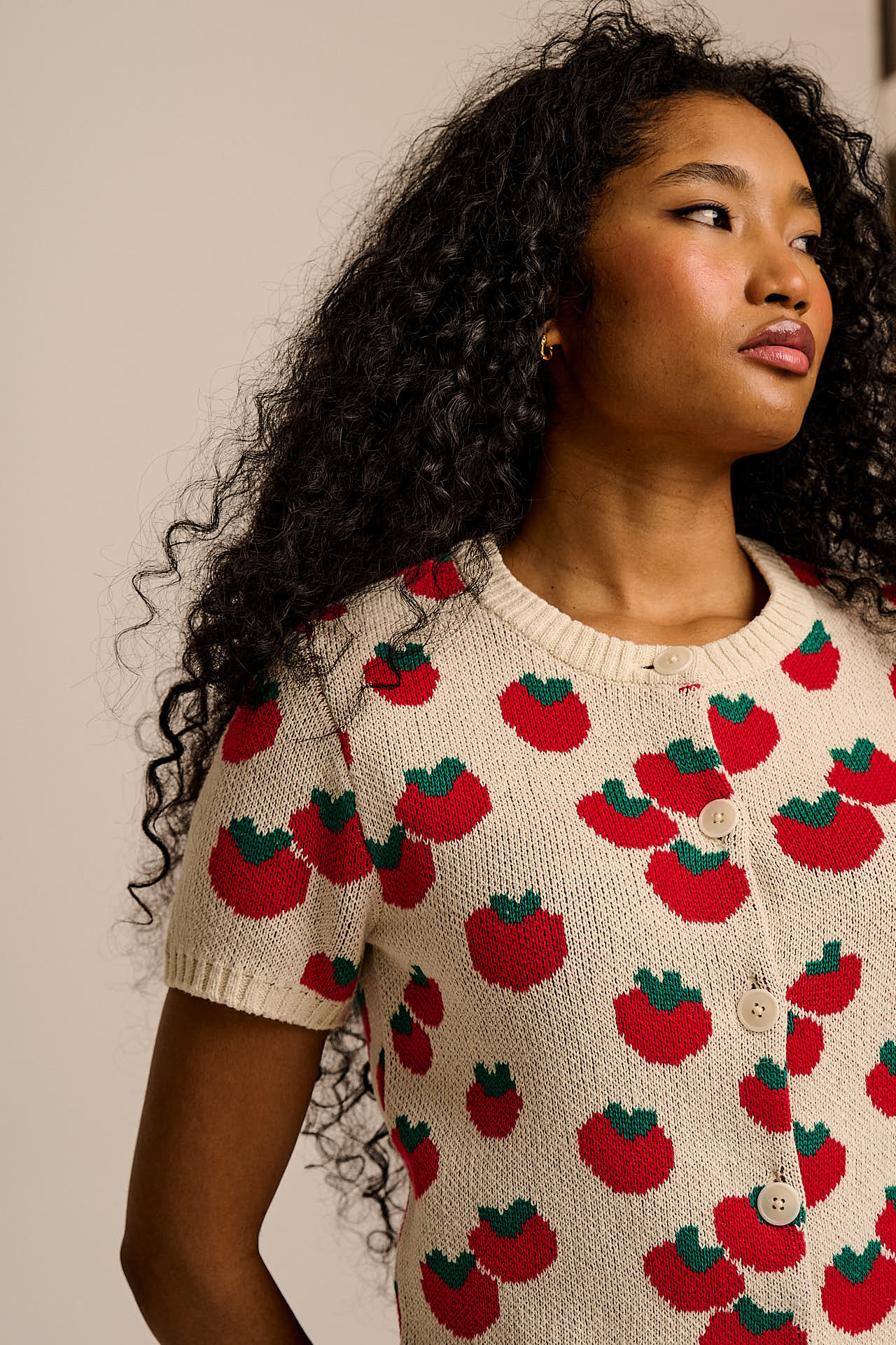 Lizzie - Cotton Short Sleeve Knitted Cardigan in Tomatoes - Image 4