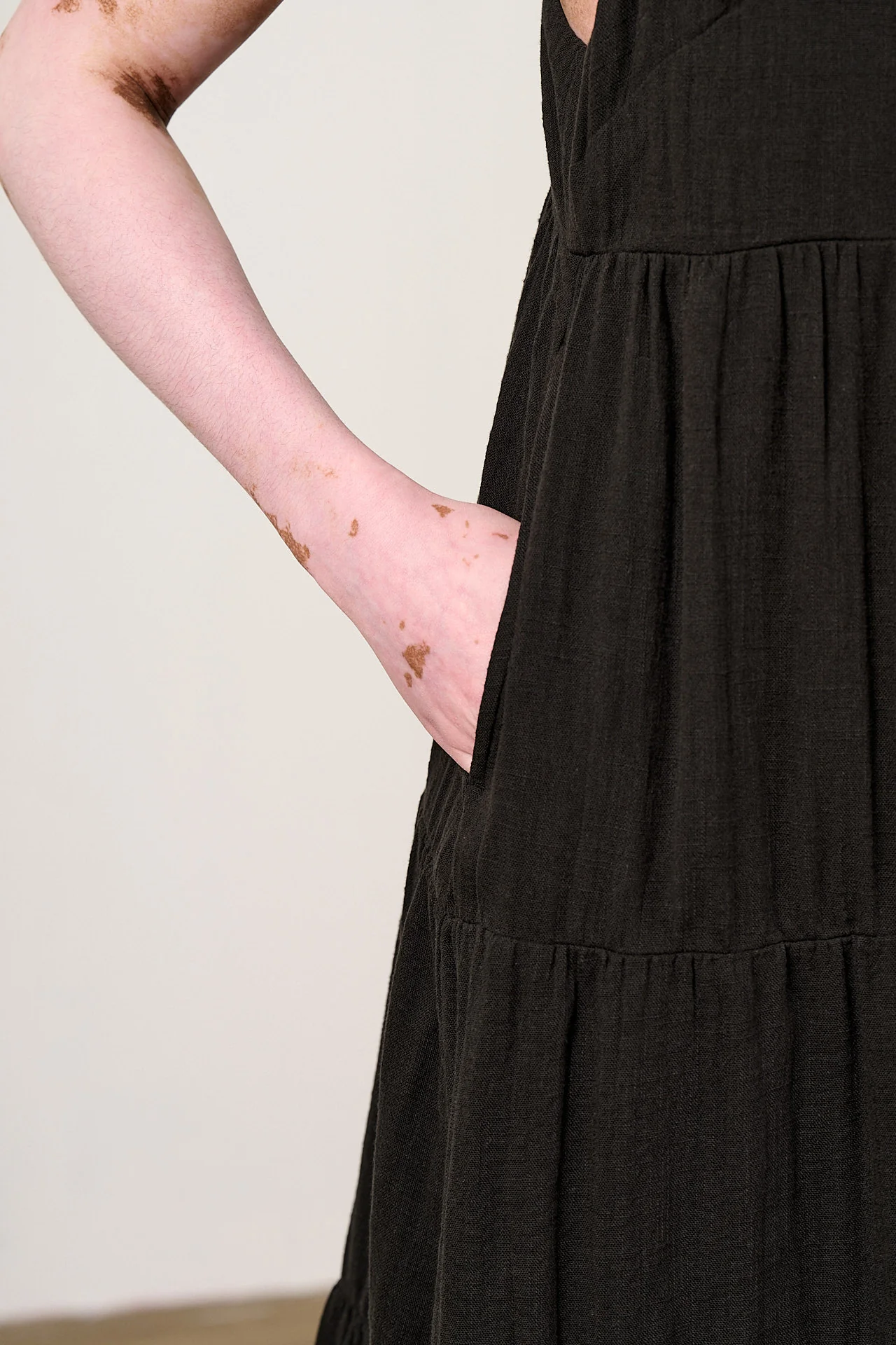Mable - Cotton Dress in Black - Image 7