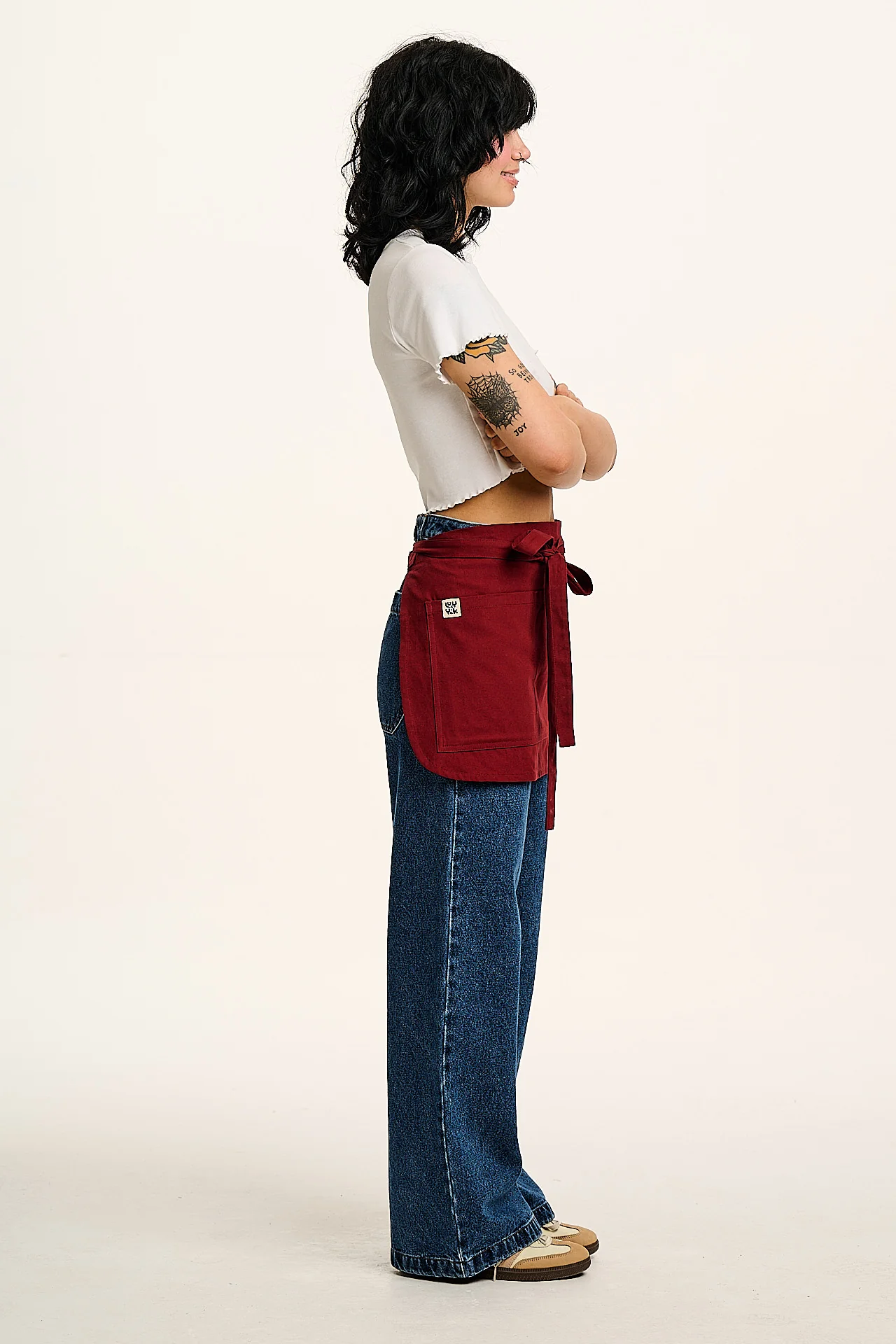 Millau - Midweight Cotton Waist Apron in Maroon - Image 3