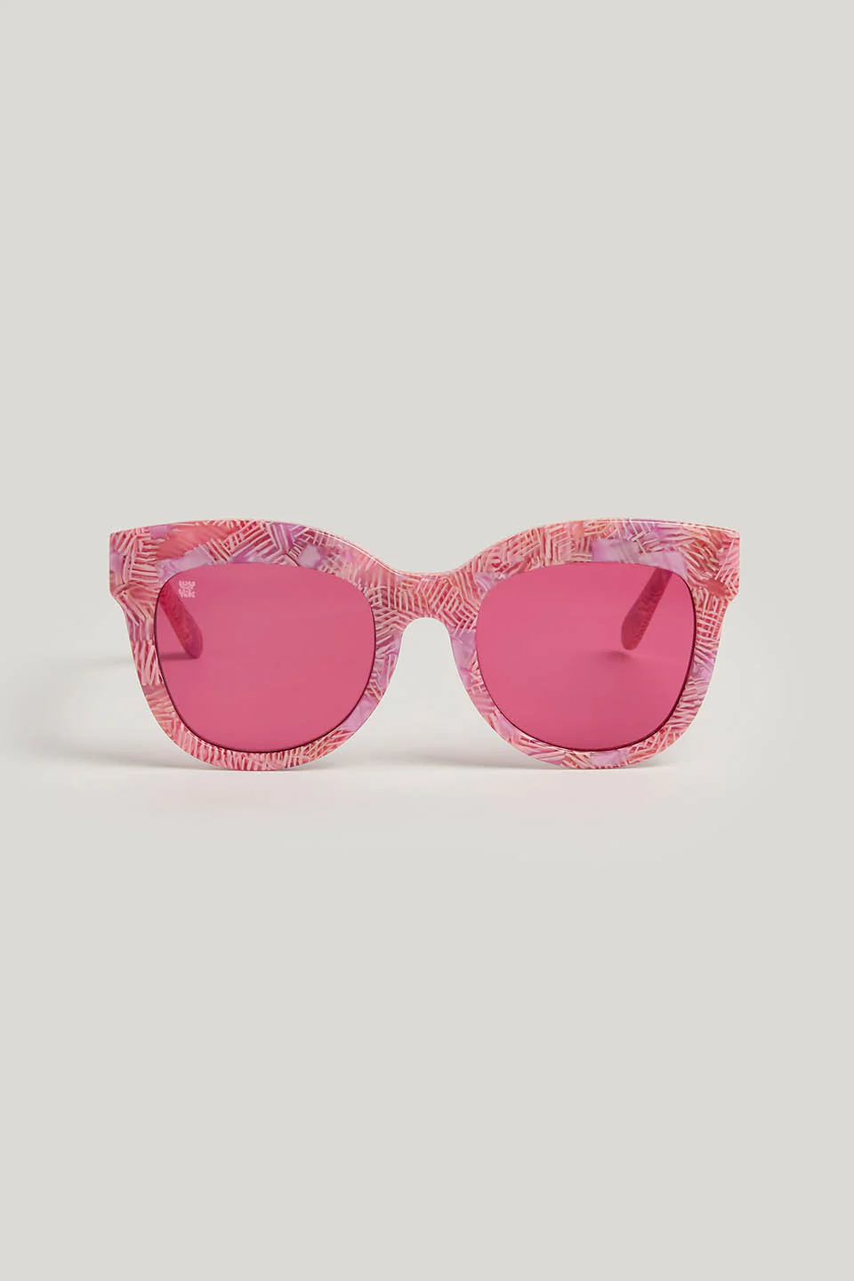 Mizuri - Cat Eye Sunglasses in Pink - Image 3