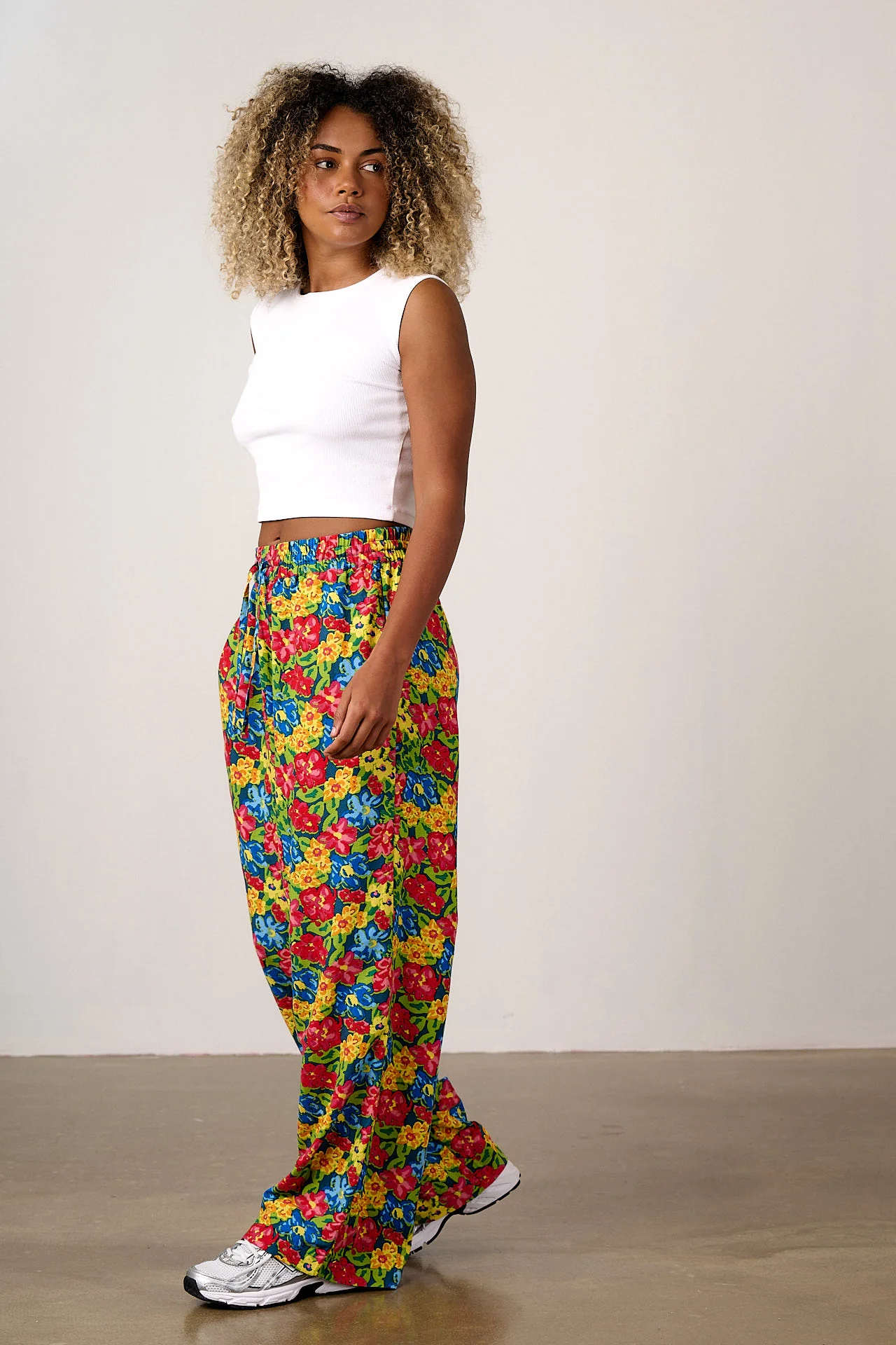 Norris - Wide Leg Cotton & Viscose Trousers in 80s Scribbled Floral - Image 4