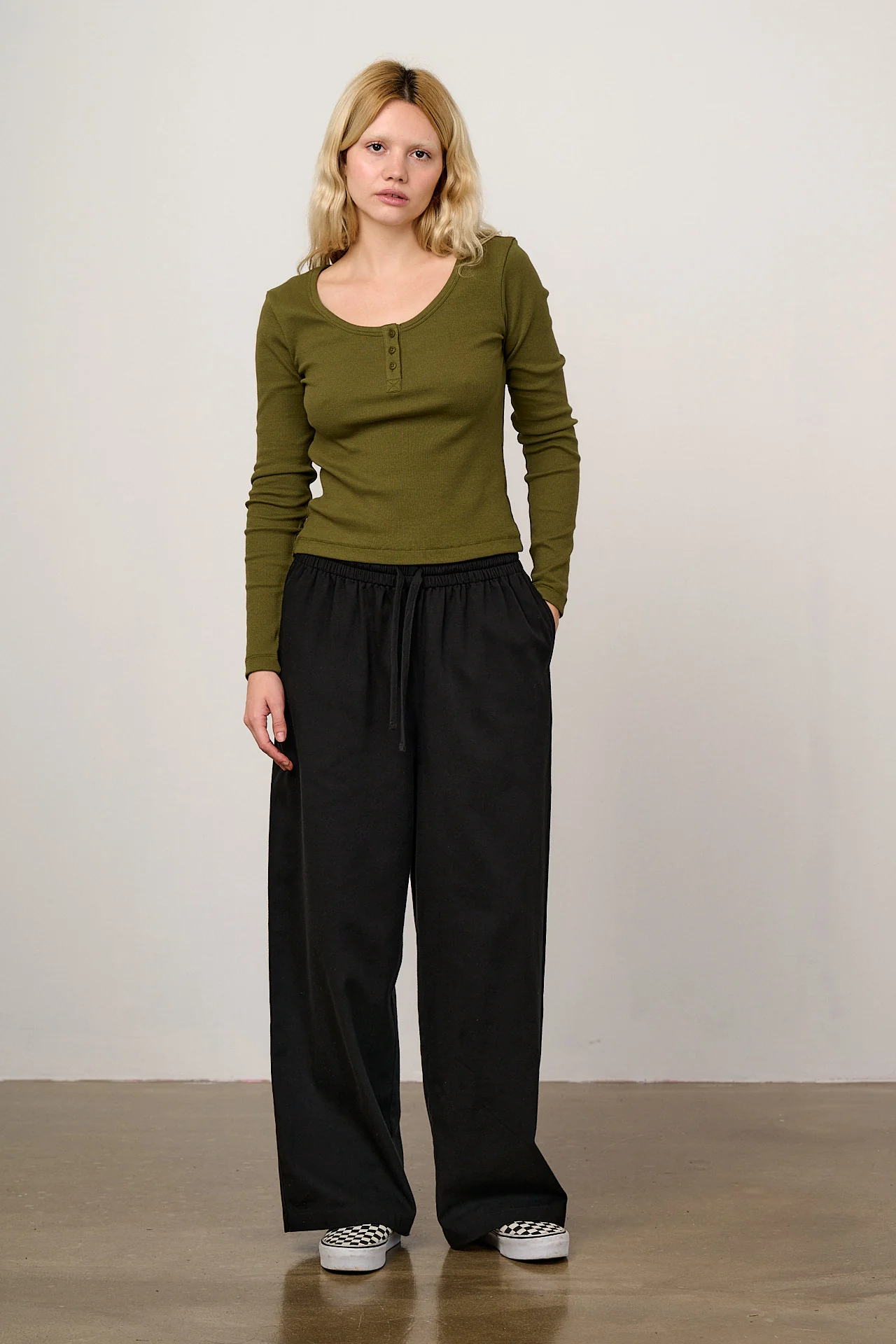 Norris - Wide Leg Cotton Trousers in Black - Image 3
