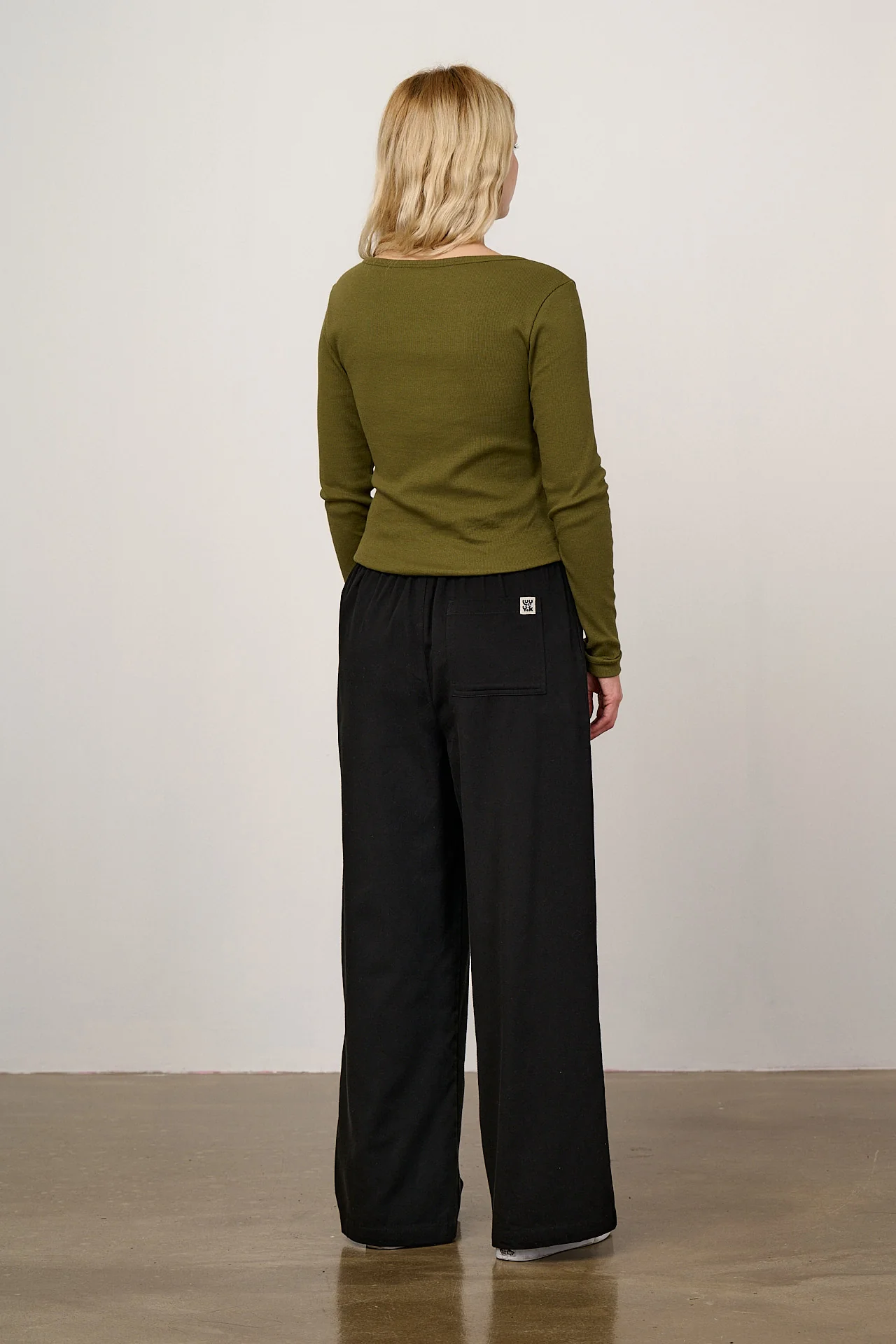 Norris - Wide Leg Cotton Trousers in Black - Image 5