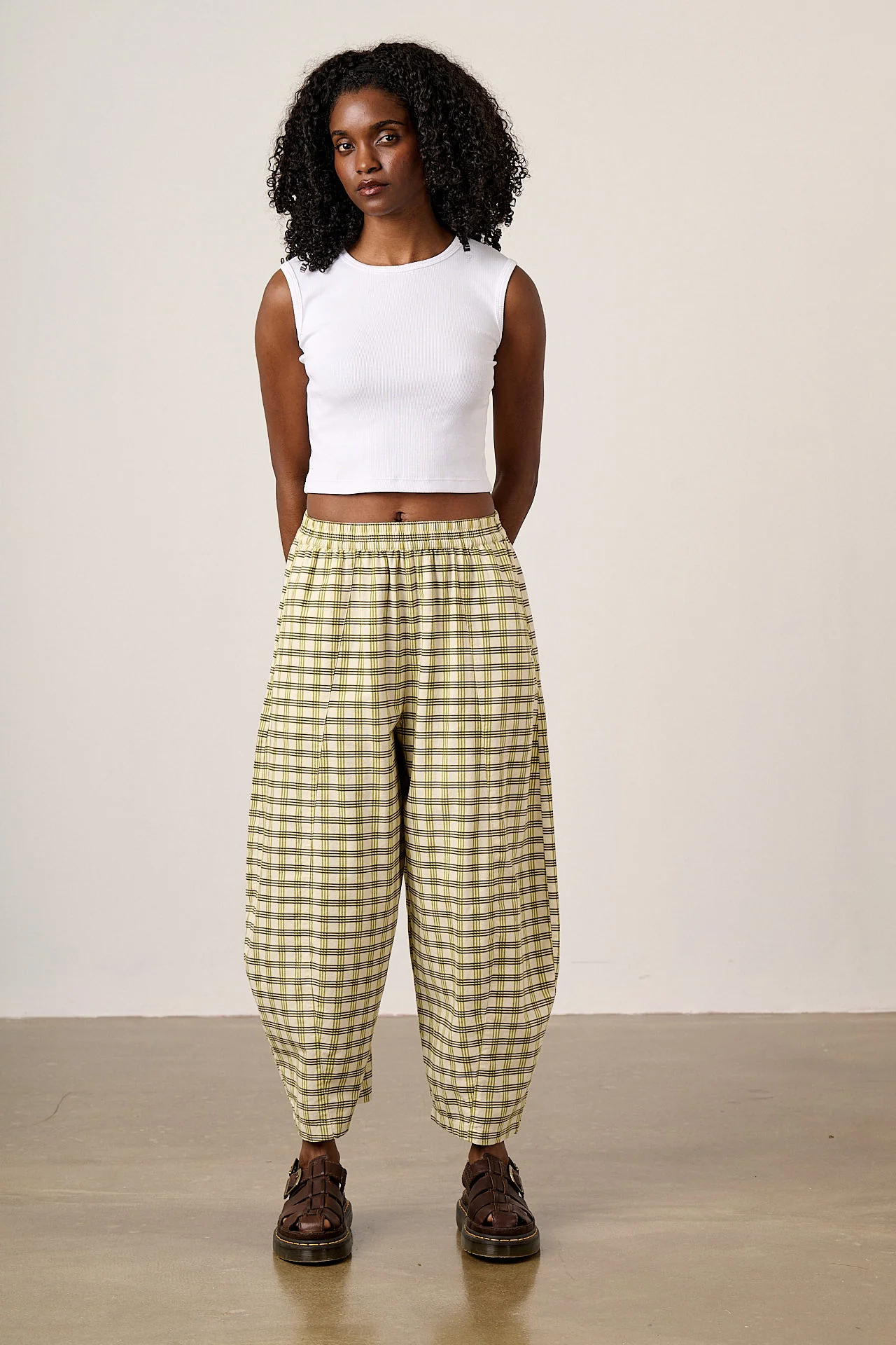 Obregon - Barrel Leg Cotton Linen Trousers in Green Check - Image 4