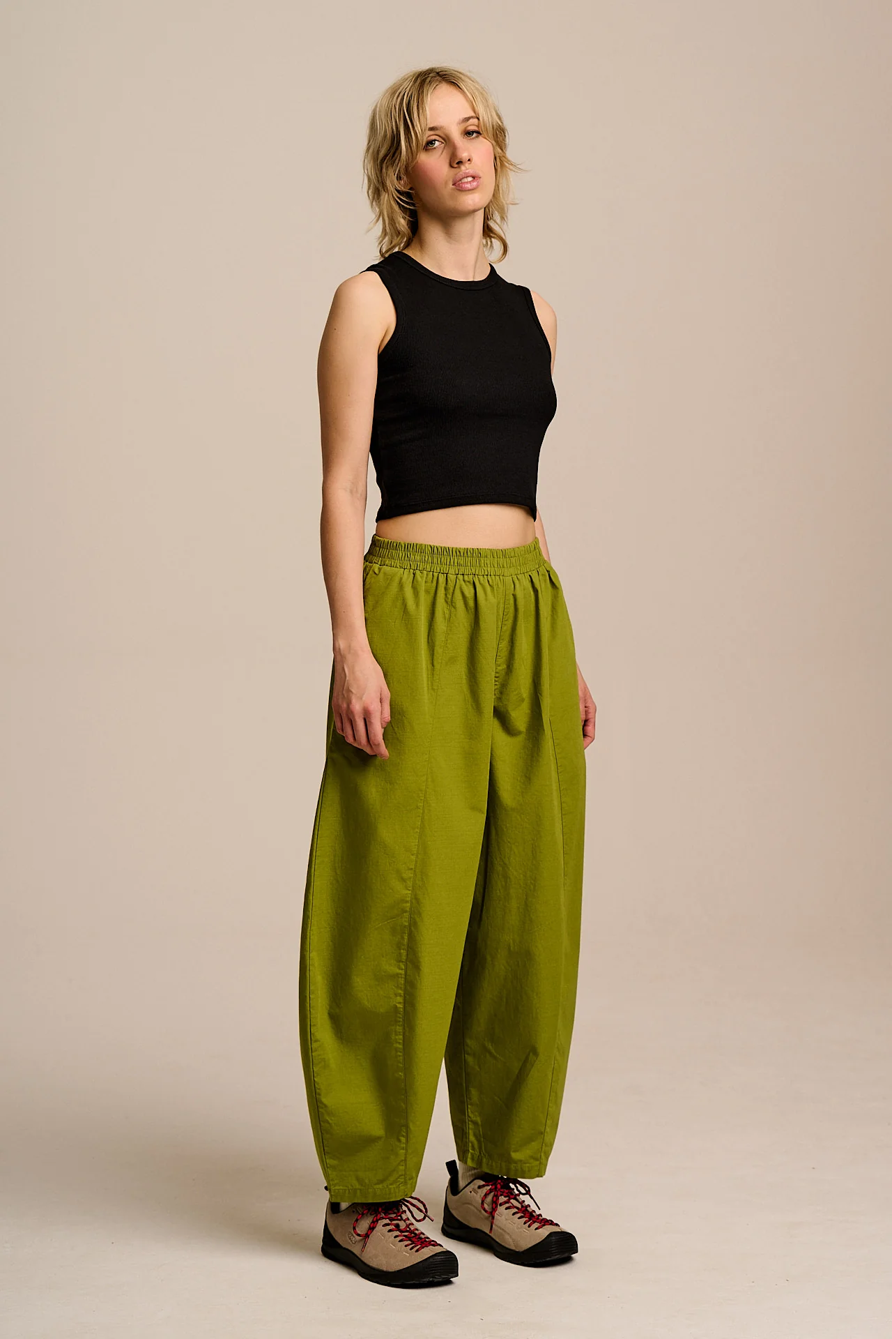 Obregon - Barrel Leg Cotton Trousers in Cypress Green - Image 4