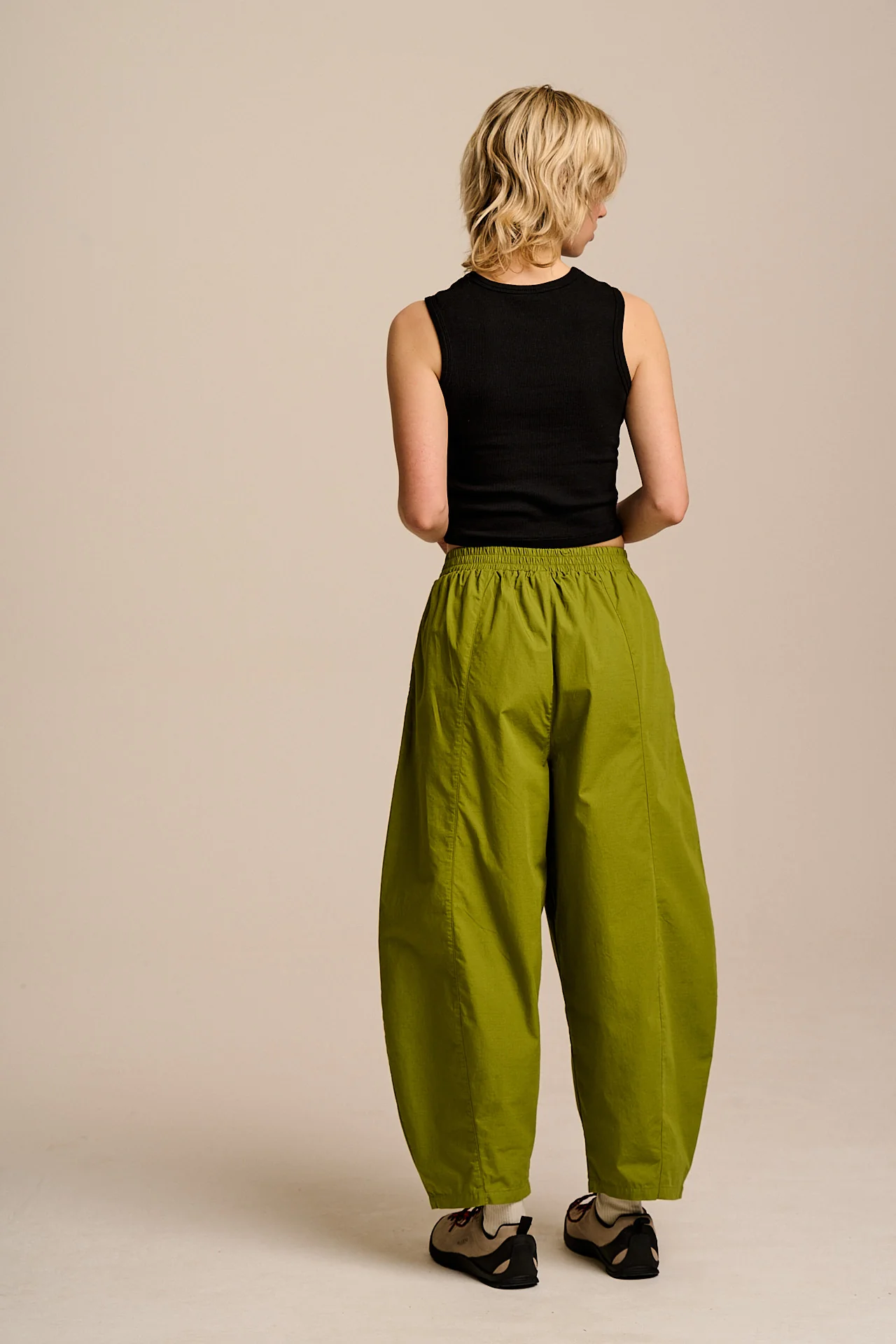 Obregon - Barrel Leg Cotton Trousers in Cypress Green - Image 5