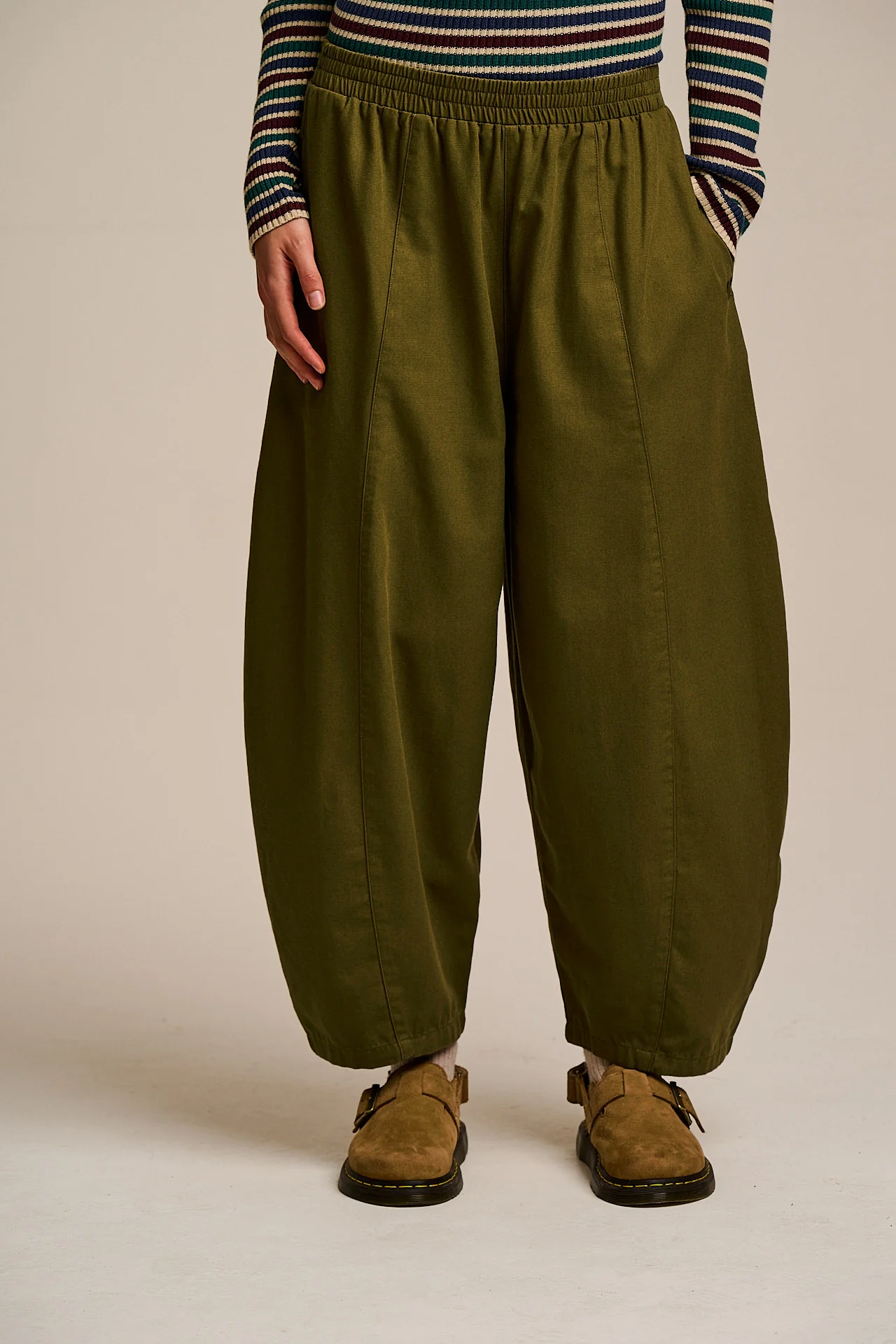 Obregon - Barrel Leg Cotton Trousers in Khaki Green - Image 3