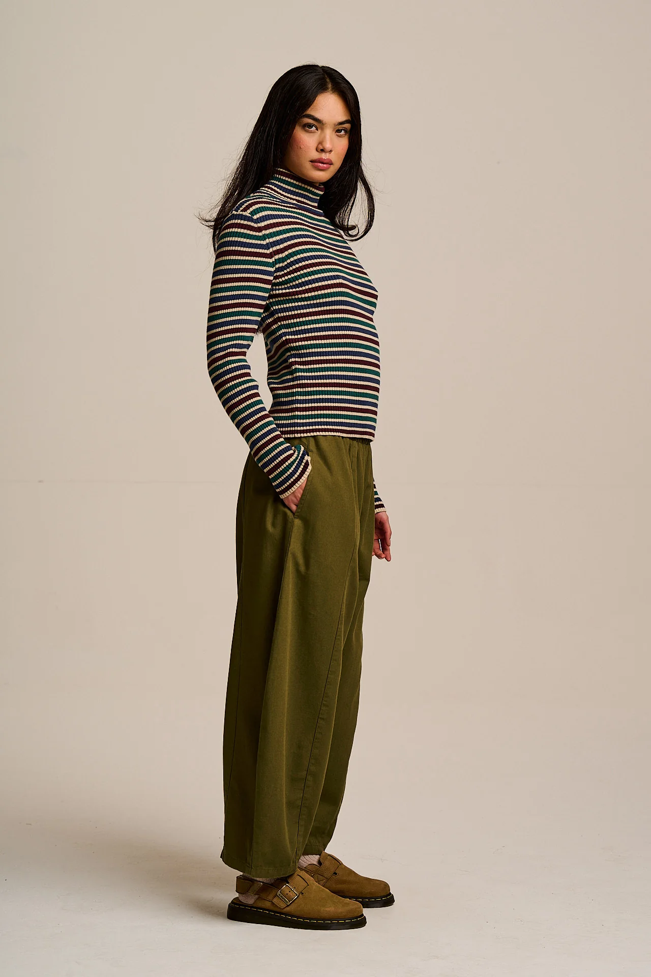Obregon - Barrel Leg Cotton Trousers in Khaki Green - Image 6