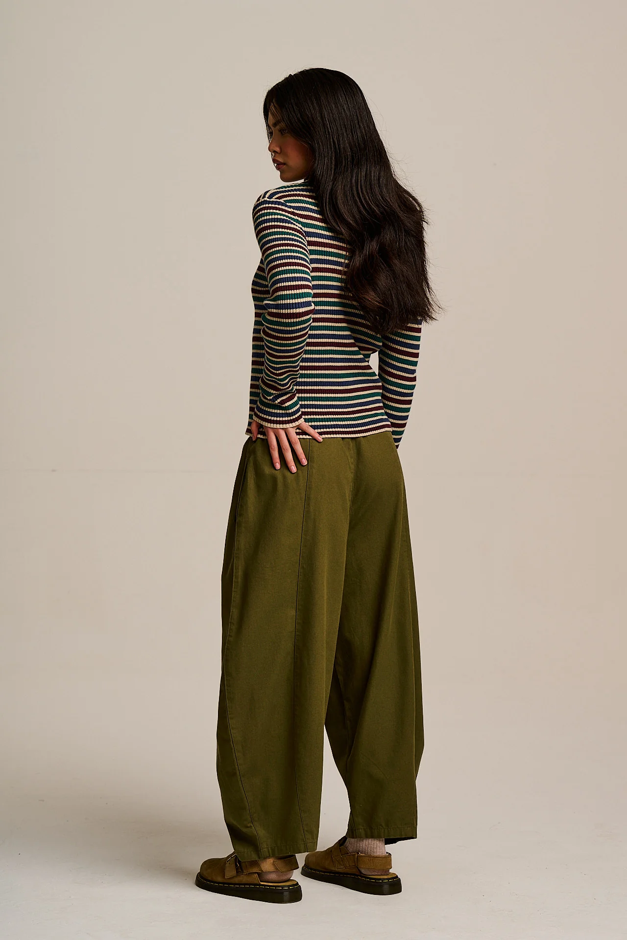 Obregon - Barrel Leg Cotton Trousers in Khaki Green - Image 7