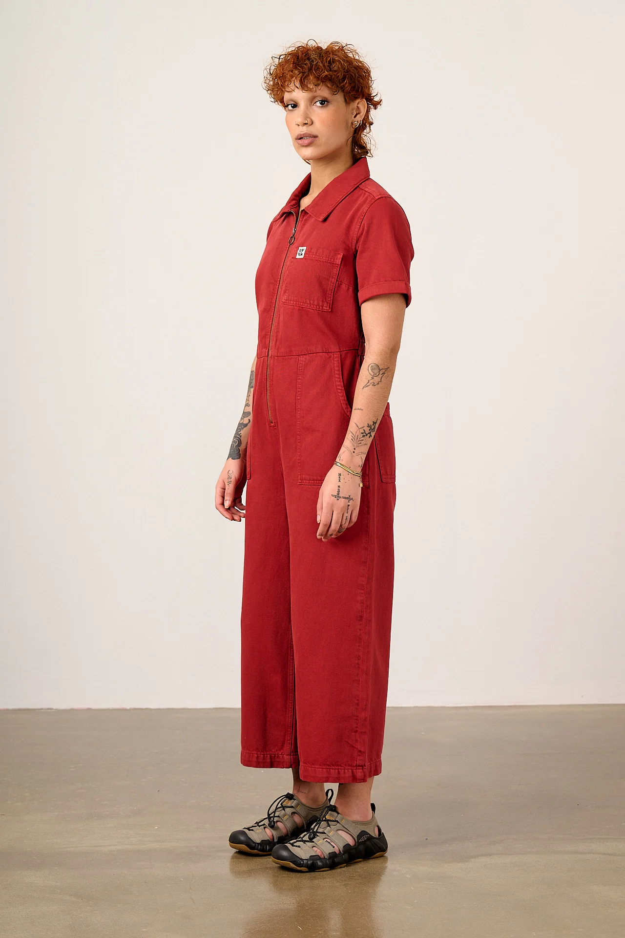 Ragan - Denim Jumpsuit in True Red Wash - Image 3