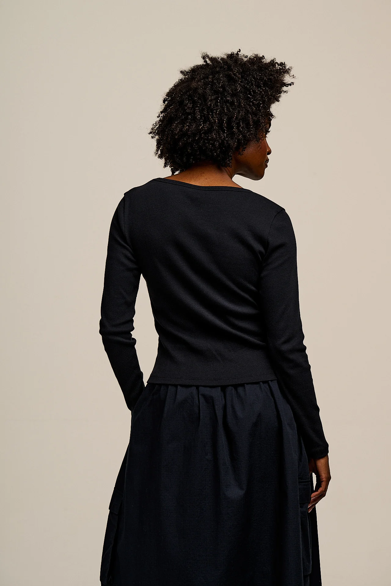 Remy - Ribbed Cotton Scoop Neck Long Sleeve T-Shirt in Black - Image 6