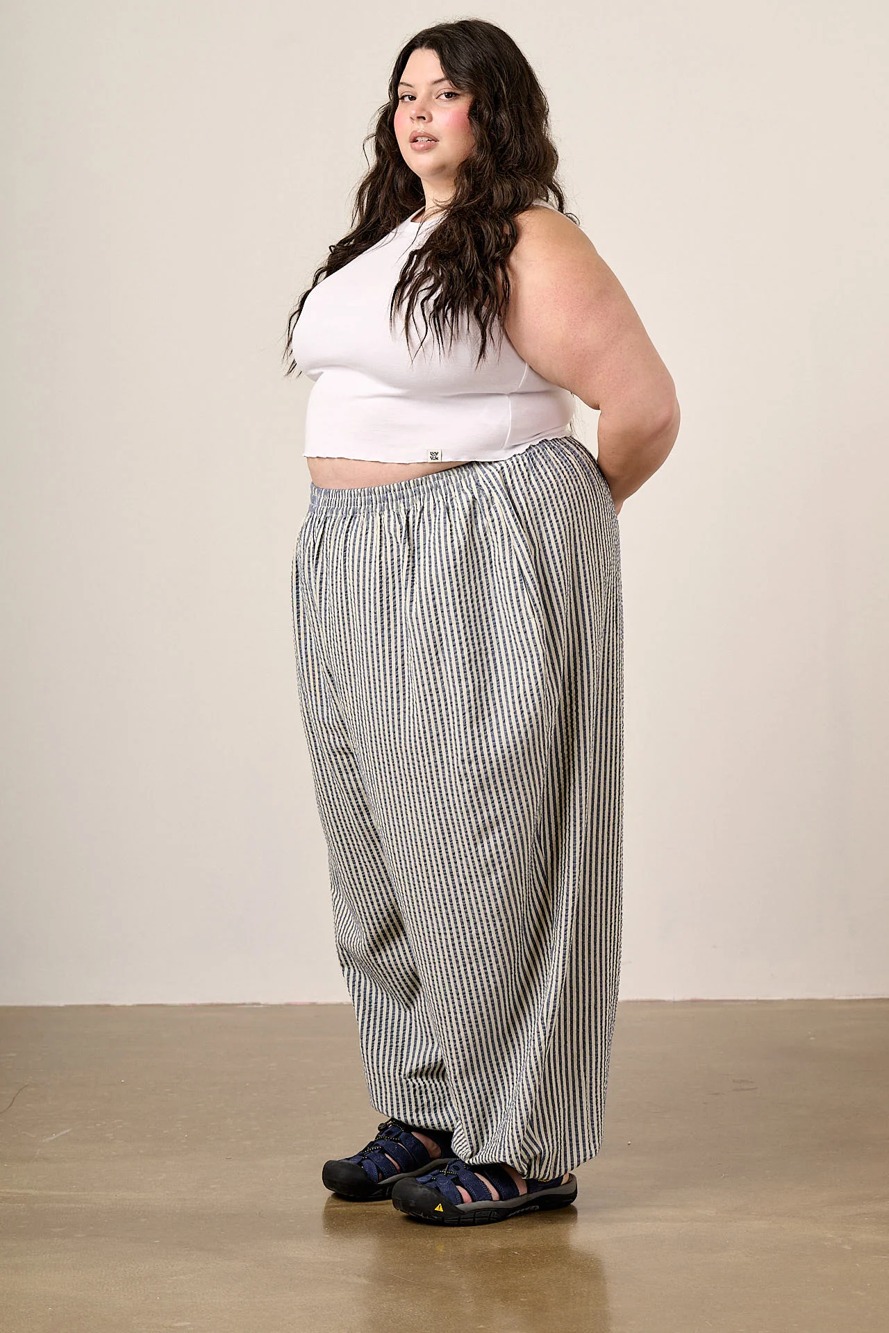 Renata - Cuffed Cotton Balloon Leg Trousers in Blue & White Stripe - Image 2