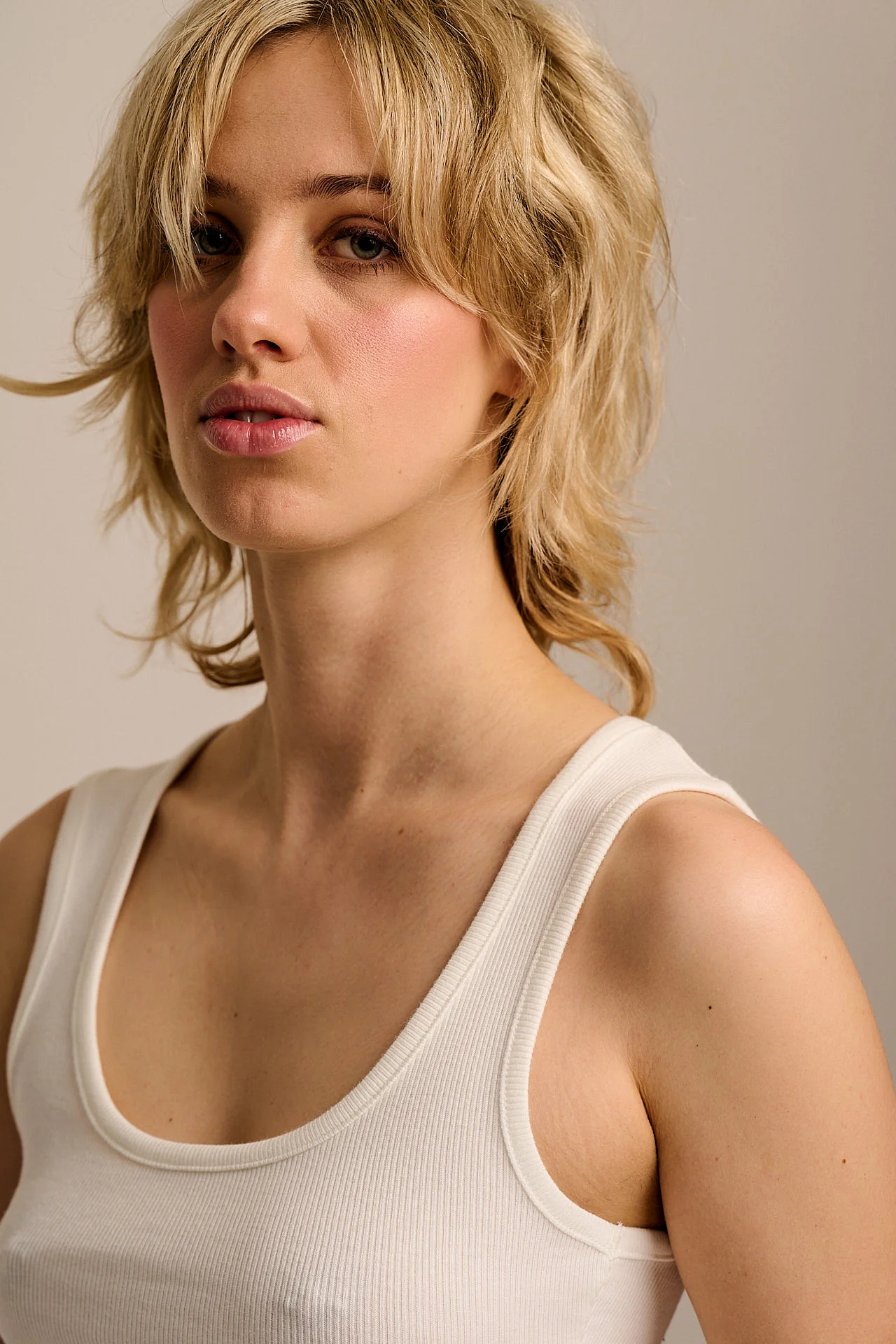 Romy - Cotton Scoop Vest in Ecru - Image 2