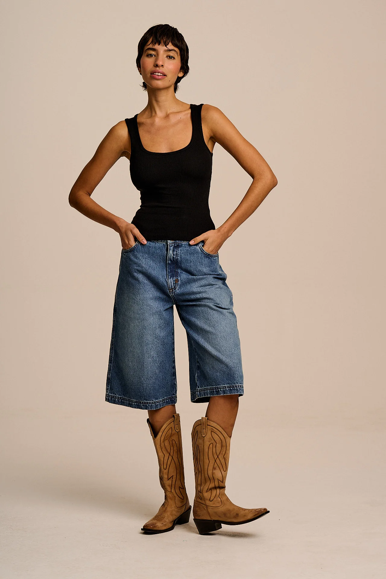 Romy - Ribbed Vest in Black - Image 4