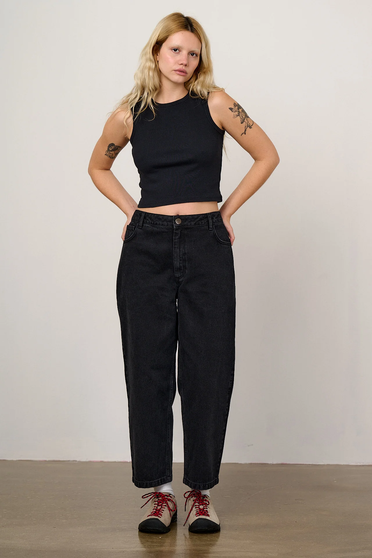 Rue - Ribbed Tank Top in Black - Image 5