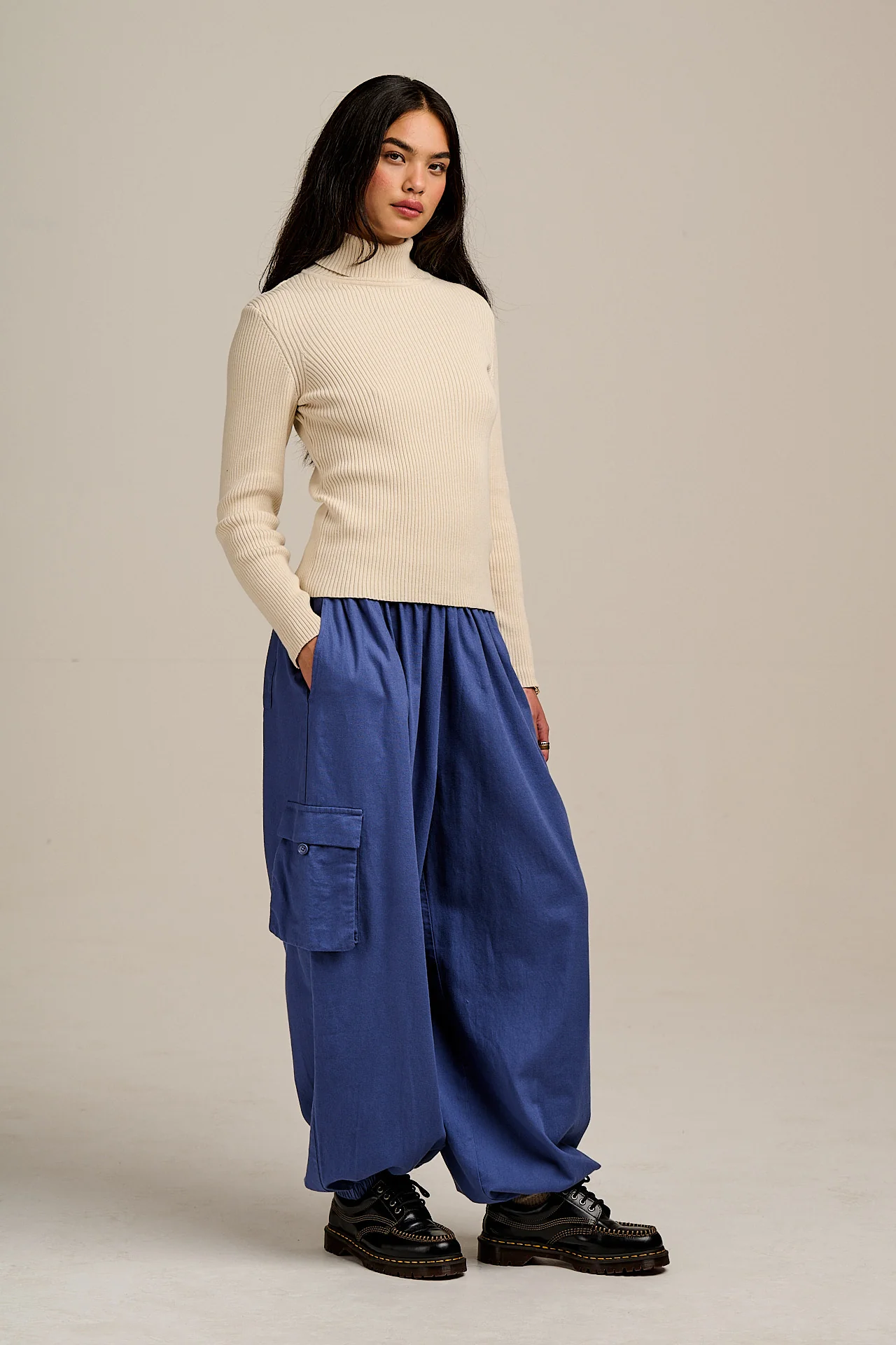 Rumi - Brushed Cotton Balloon Trousers in Grey Blue - Image 3