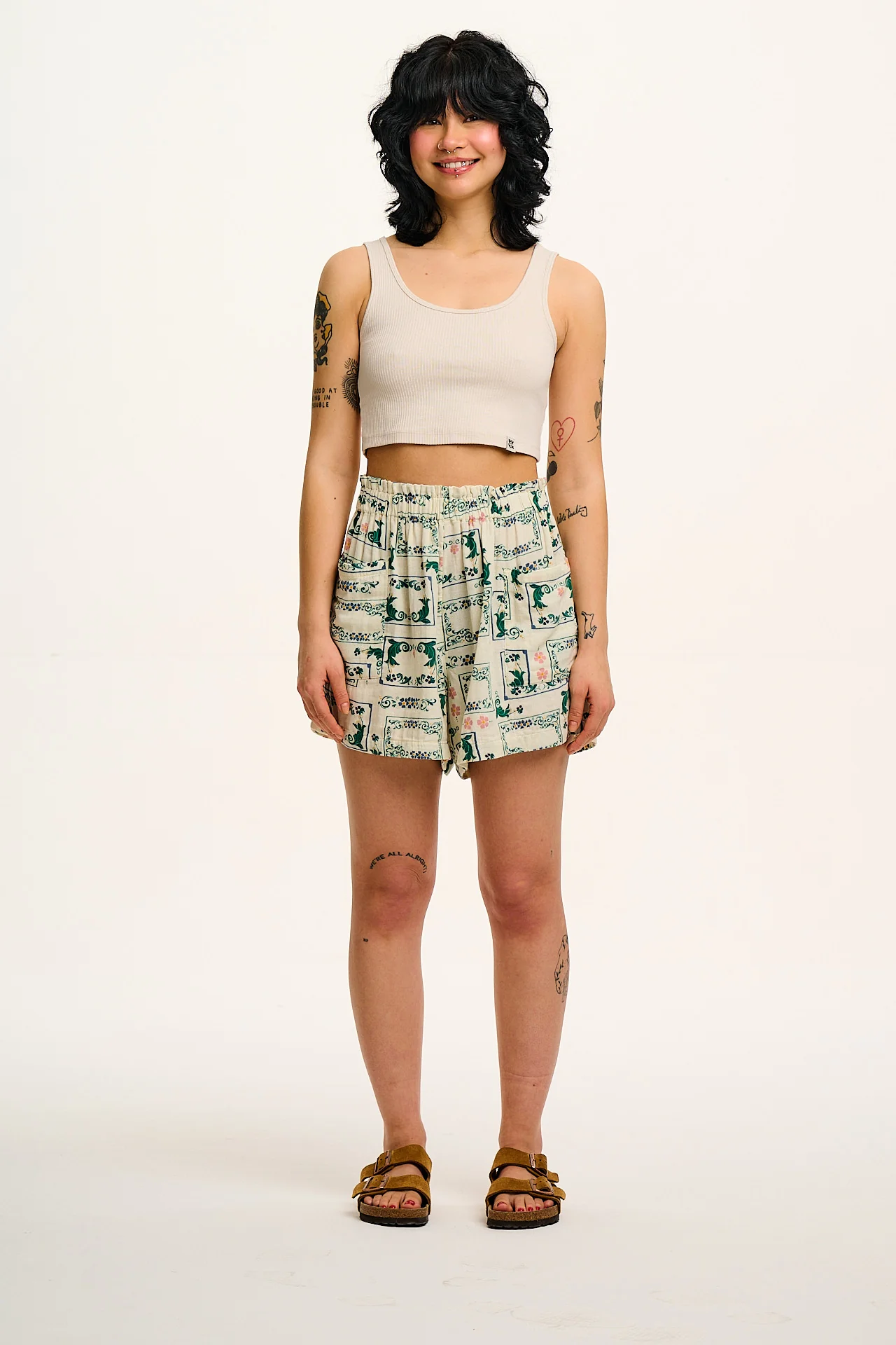 Sierra - Cotton Shorts in Sweet Pea Print - Image 4