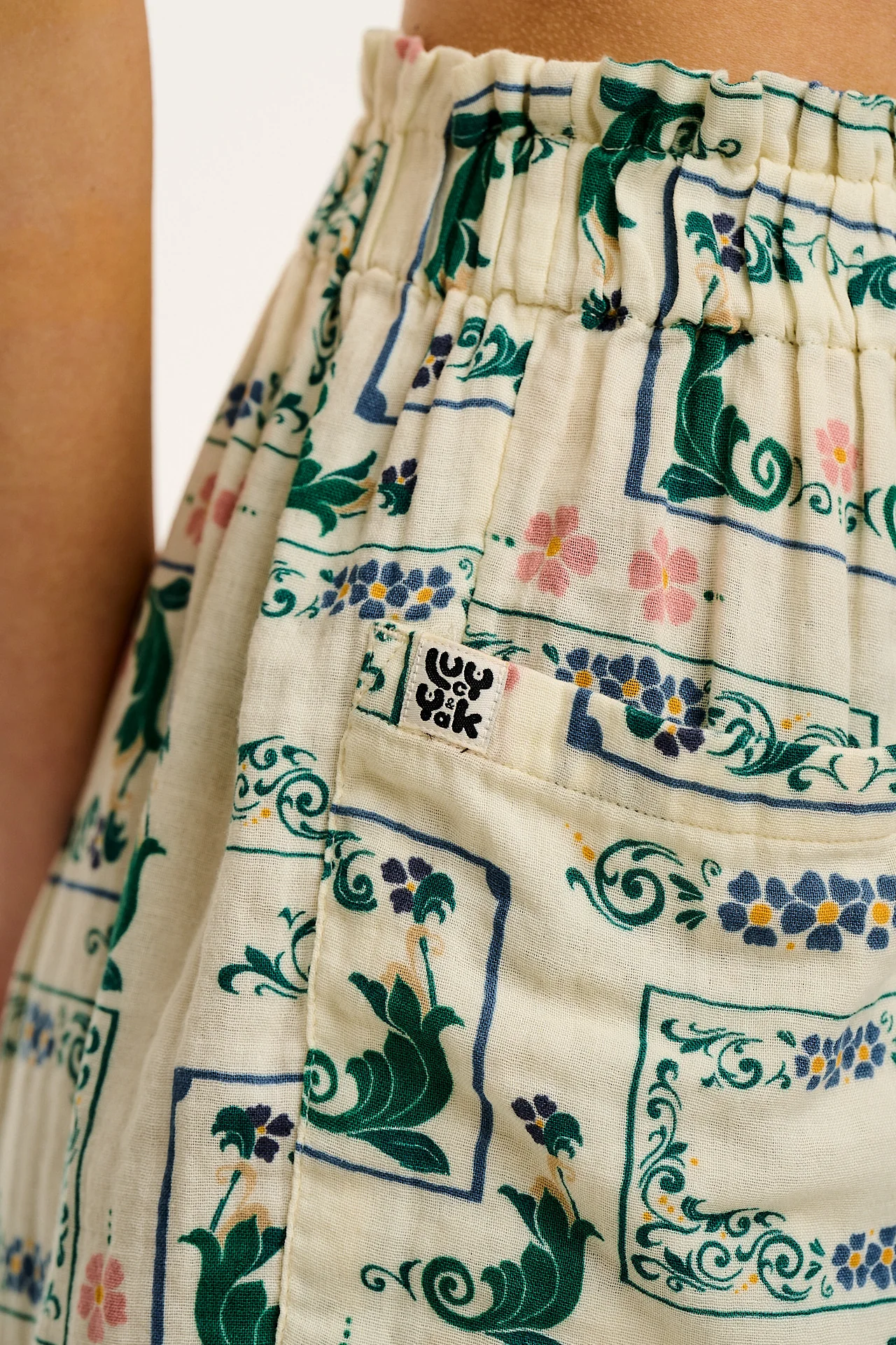 Sierra - Cotton Shorts in Sweet Pea Print - Image 6