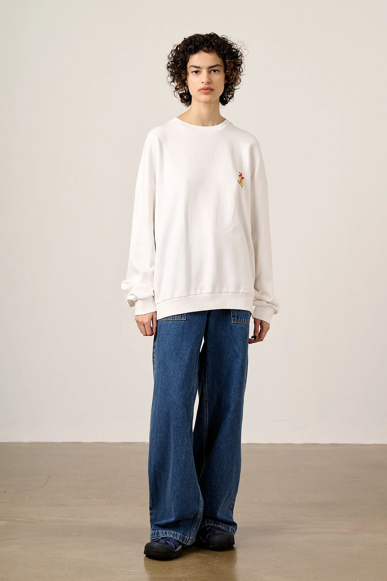 Sutton - Cotton Oversized Sweatshirt in Ecru Birds & Flower Tile - Image 4
