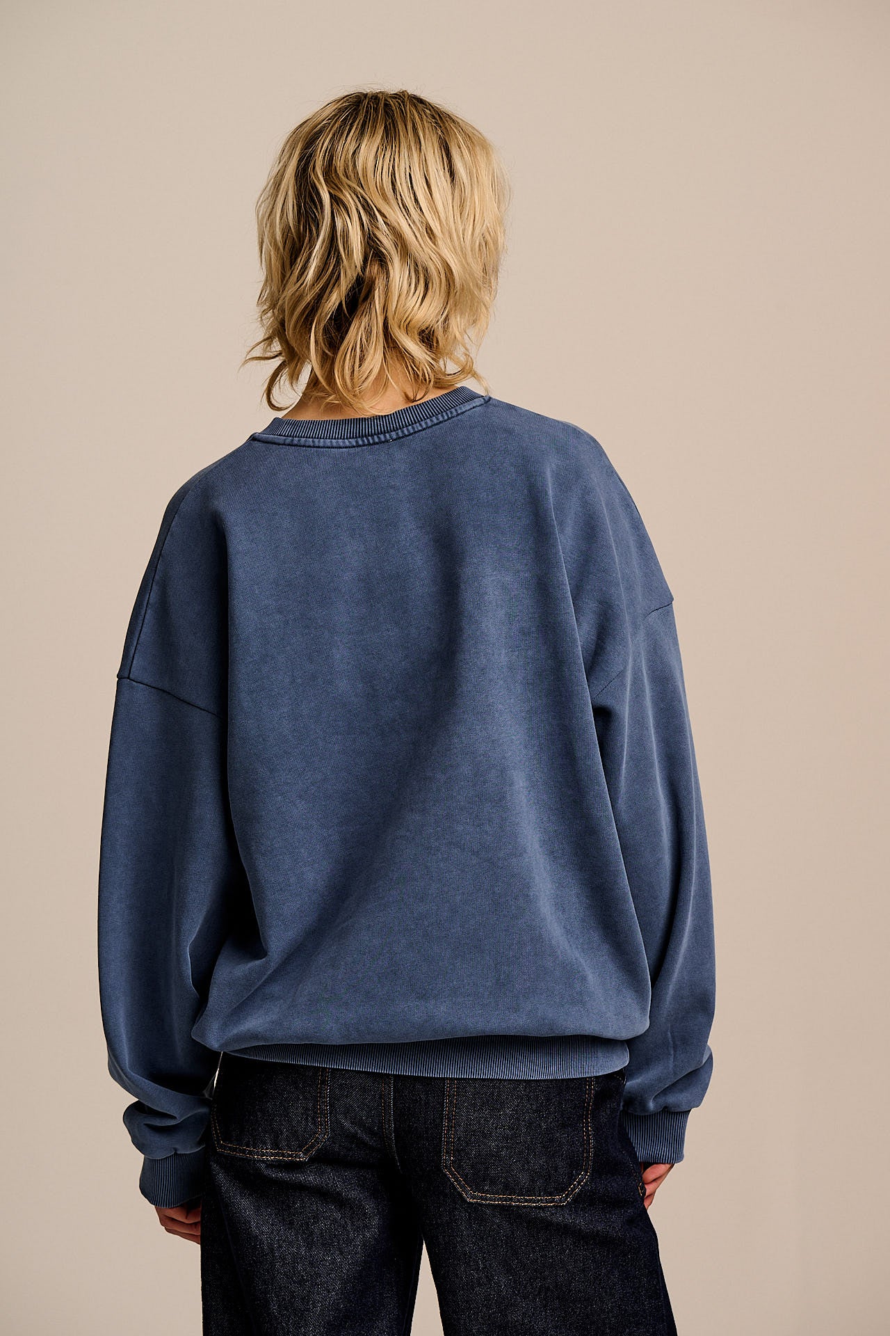 Sutton - Cotton Jersey Oversized Sweatshirt in Washed Navy Tulip Print - Image 5