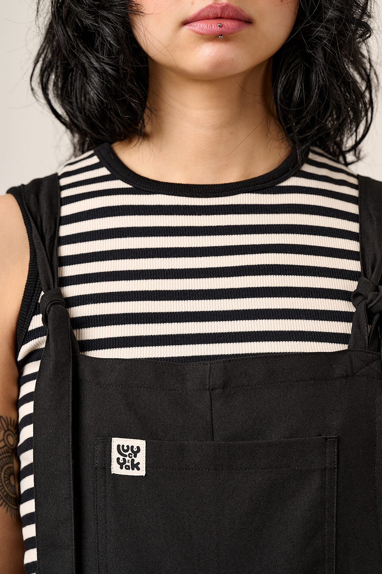 Una - Cotton Dungarees in Black - Image 2