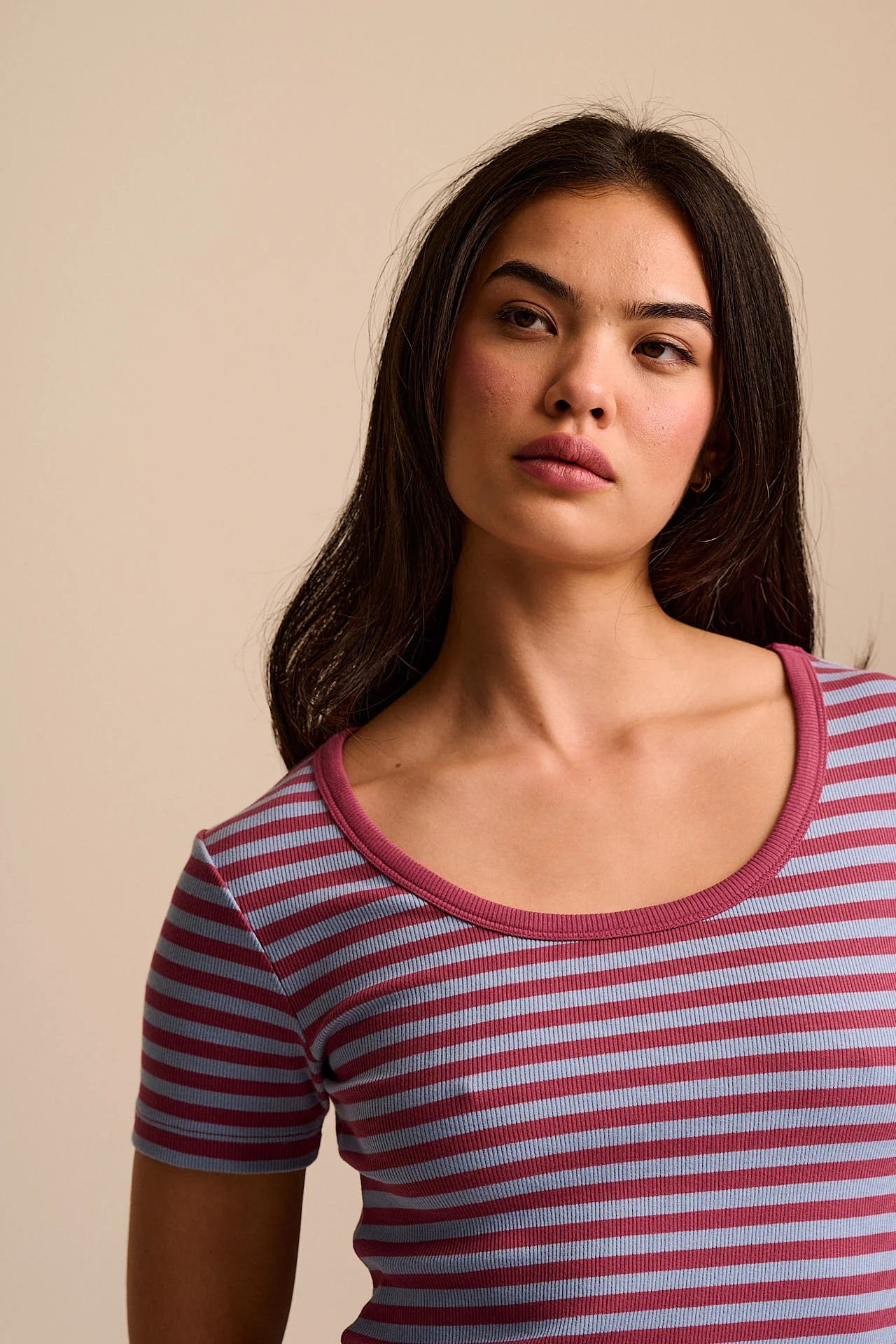 Vita - Ribbed Cotton Scoop Neck Short Sleeve T-Shirt in Blue & Burgundy Stripe - Image 2
