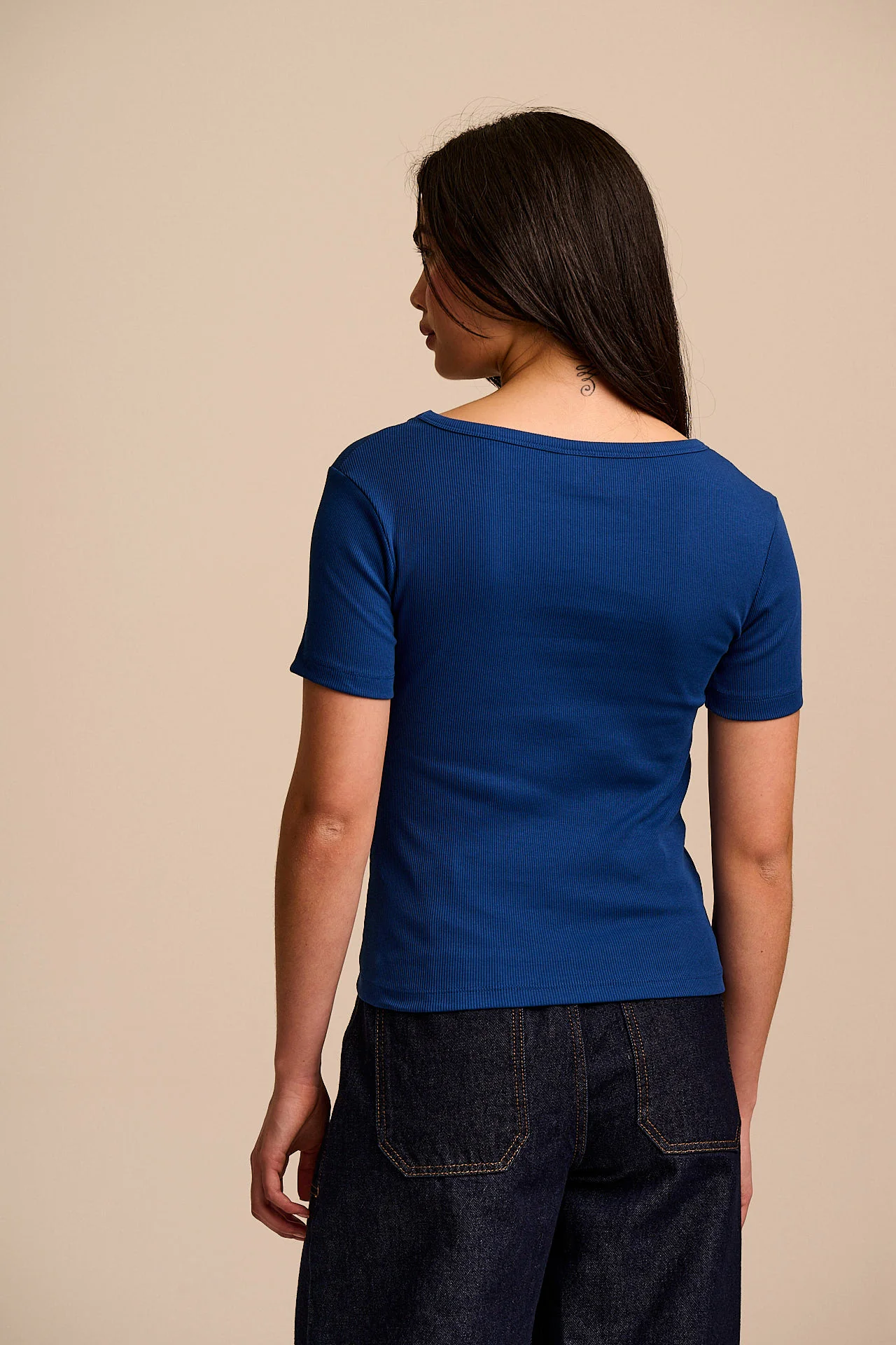 Vita - Ribbed Cotton Scoop Neck Short Sleeve T-Shirt in Navy - Image 6