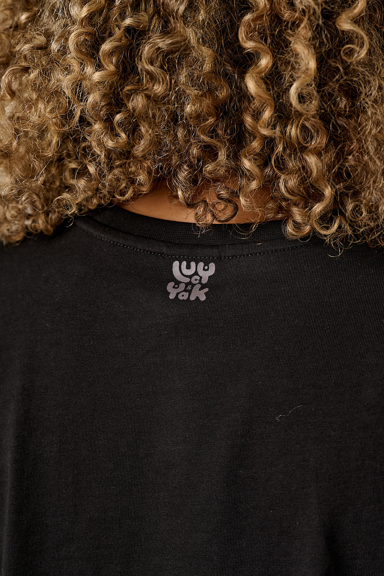 Zayla - Cropped Boxy T-Shirt in Black - Image 2